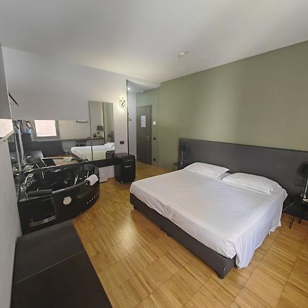 Hotel Duomo Carpi Esterno foto